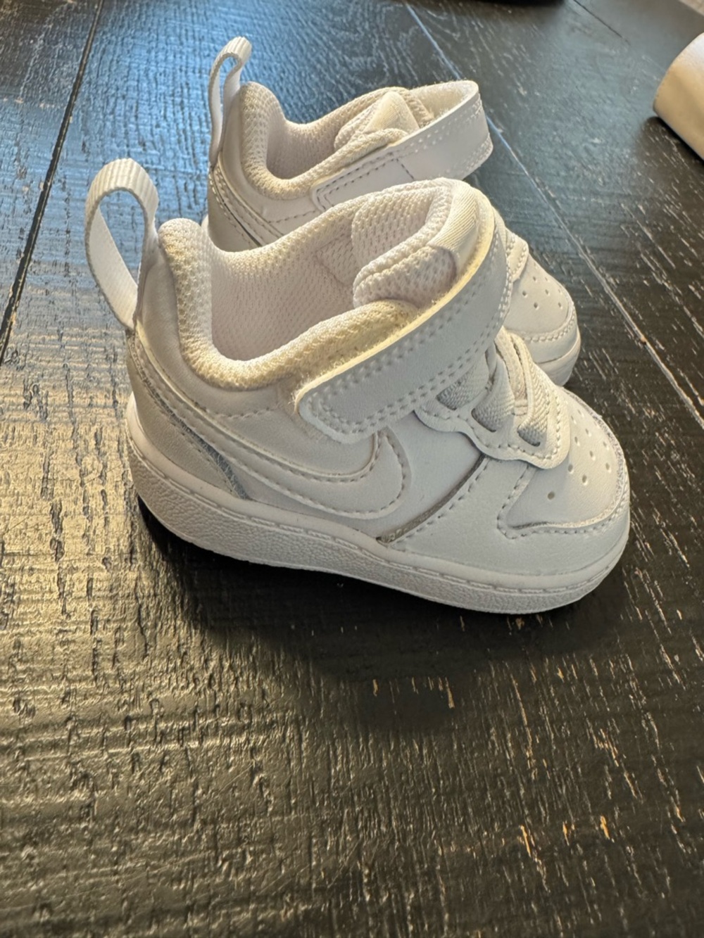 Nike Air Force 1 Kids White Sneakers size 2c - Picture 2 of 4